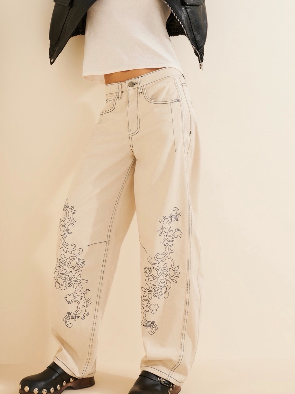 Faye Barrel Leg Jeans with Embroidered Detail - ivory crème cream
